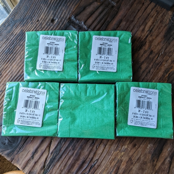 100 Emerald Green Cocktail Napkins 2 ply - Picture 3 of 4